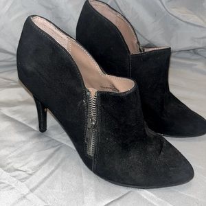 Black ankle heels. Not sure what the brand is.